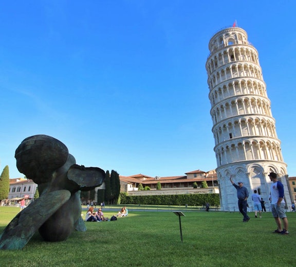Leaning Tower of Pisa with tourists, part of Florence to Pisa tours.