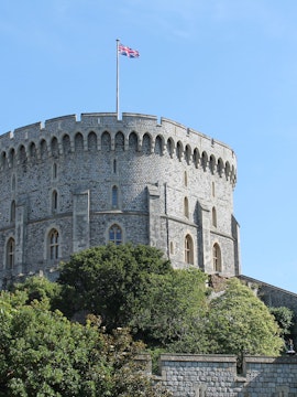 Windsor Castle with tourists exploring the grounds on a London to Windsor tour.