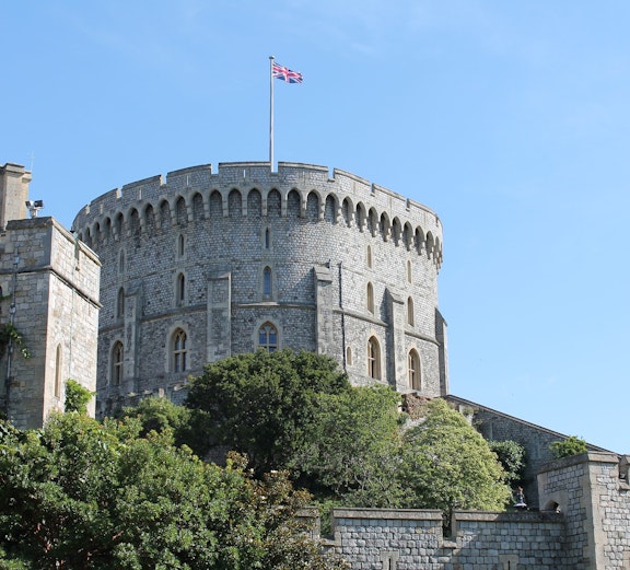 Windsor Castle with tourists exploring the grounds on a London to Windsor tour.