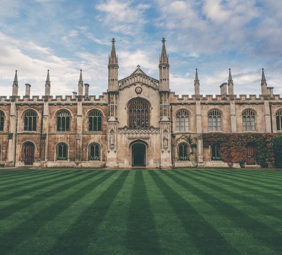 London to Oxford tour bus near historic Oxford University buildings