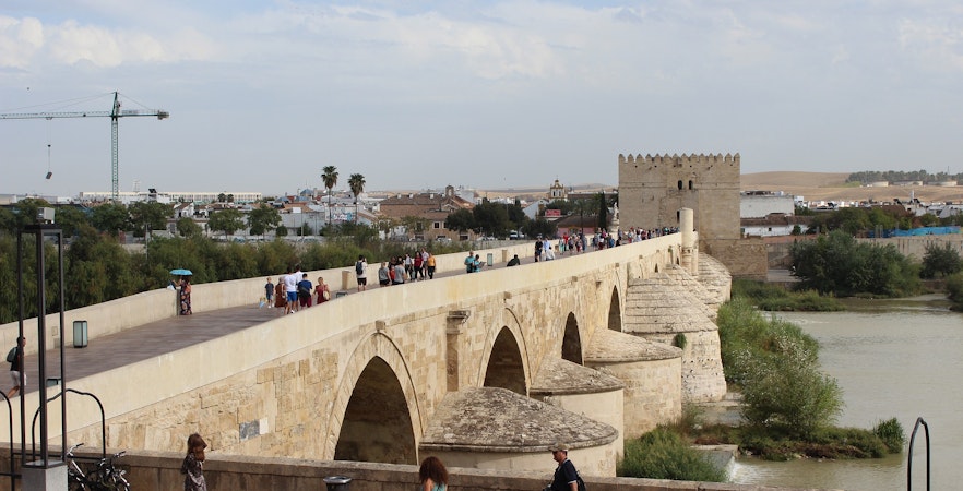 Besichtigung der römischen Brücke von Córdoba