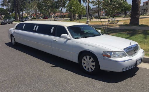 Lincoln Limo Ride Dubai