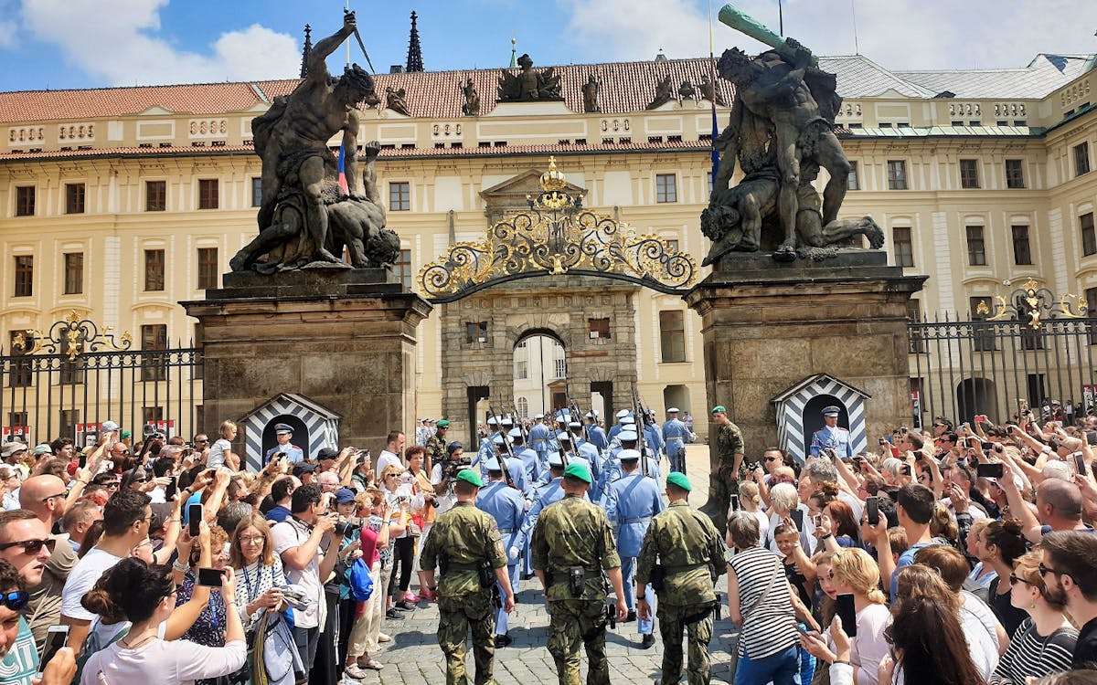 6hr prague city tour with lunch cruise-1 6hr prague city tour with lunch cruise-1