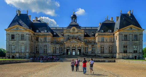 Day Trip to Castles of Fontainebleau & Vaux le Vicomte from Paris with Audioguide