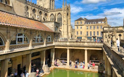 Windsor Castle, Stonehenge and Bath Tour with Access to Roman Bath From London