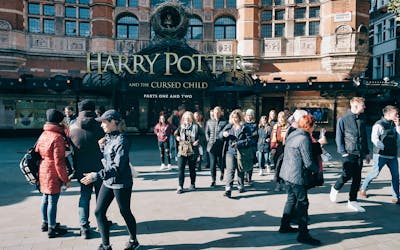 Harry Potter Film Locations Guided Tour + Thames Boat Cruise