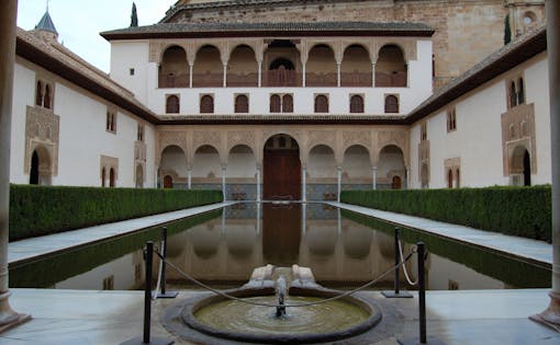 Fast Track - Guided Tour to Alhambra, Generalife and Alzacaba