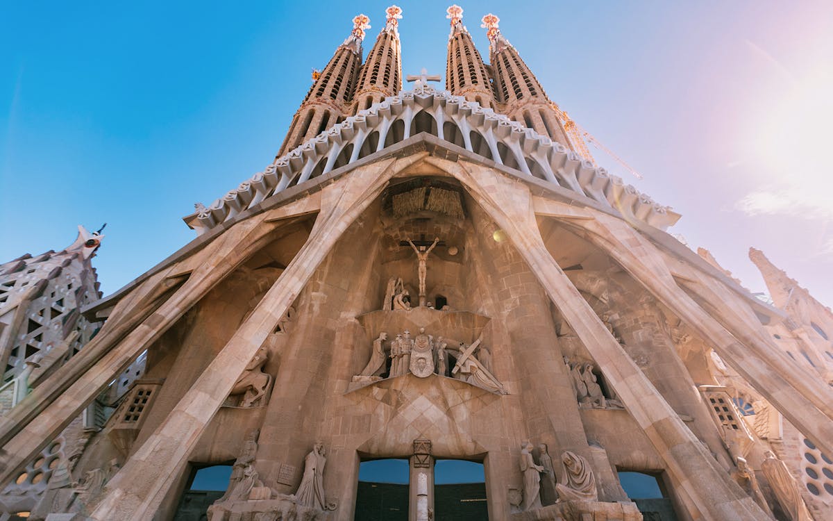 let's help out barcelona-1 let's help out barcelona-1