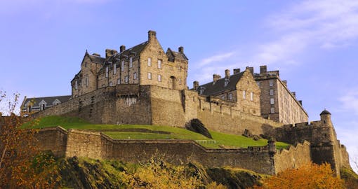 Edinburgh Rail Day Trip from London with HO-HO Bus Tour & Castle Entry