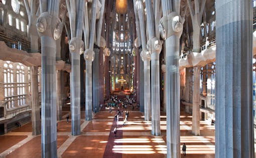 Fast Track Bilingual Guided Tour of Sagrada Familia