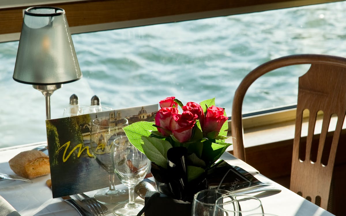 crazy horse + lunch at la marina combo-1 crazy horse + lunch at la marina combo-1