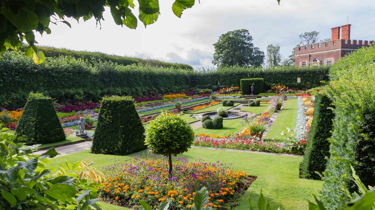 hampton court magic garden