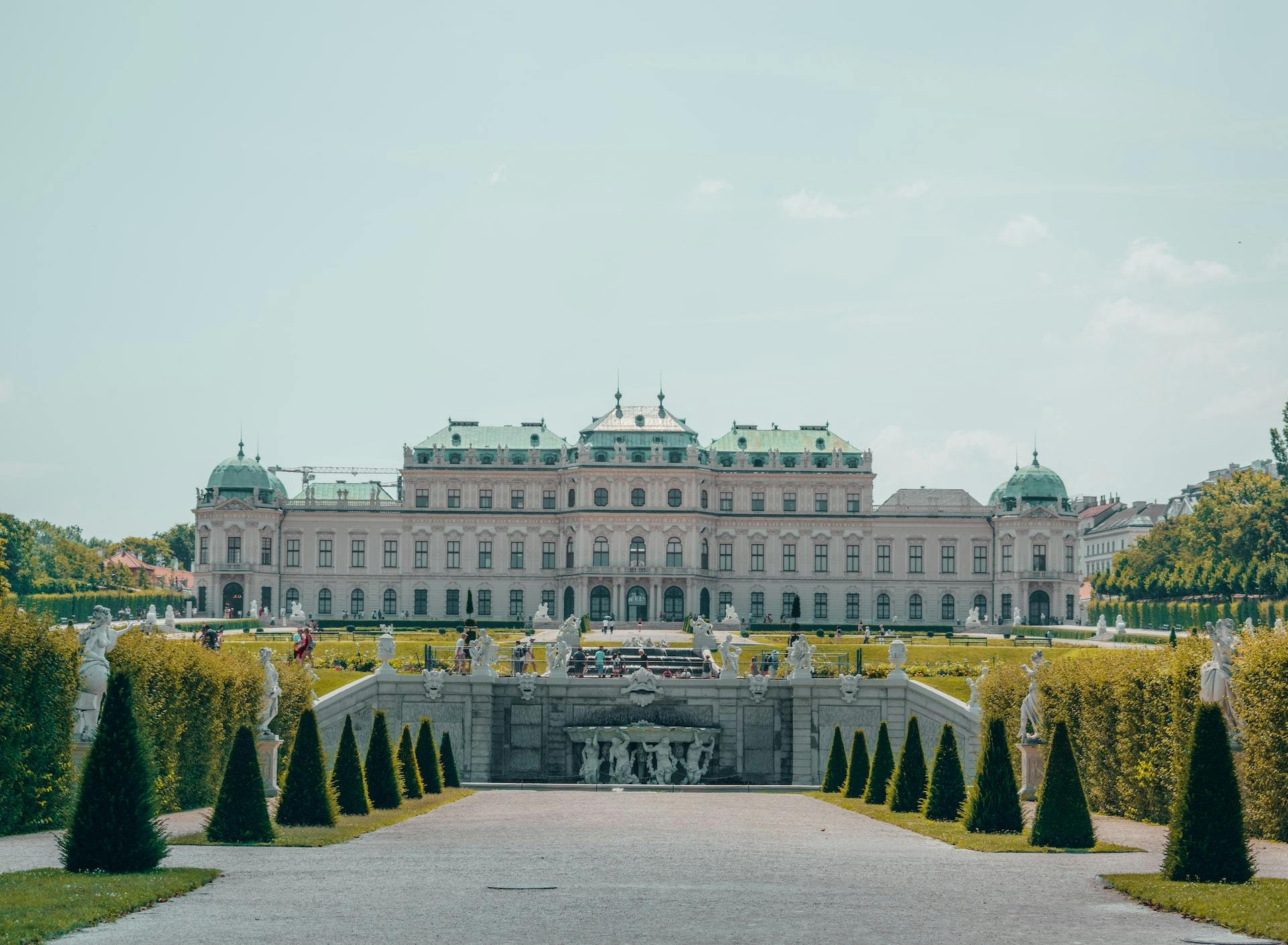 Why A Buckingham Palace Guided Tour Is Worth It