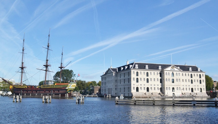 sightseeing boat amsterdam