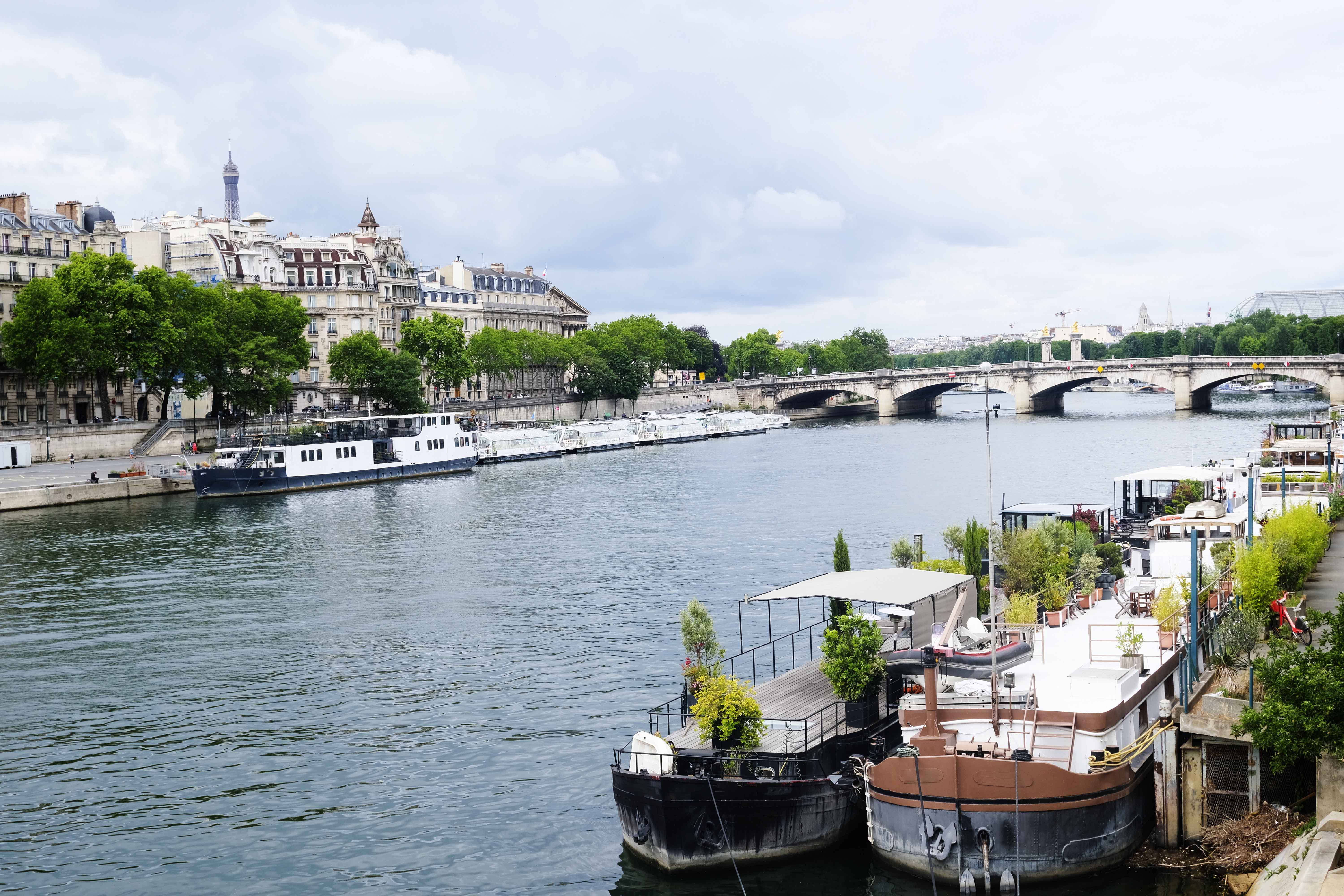 river cruise down seine