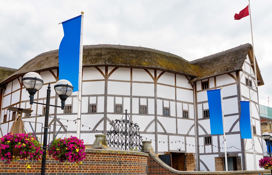 Put an exterior picture of Shakespeare's Globe, which highlights proper architecture