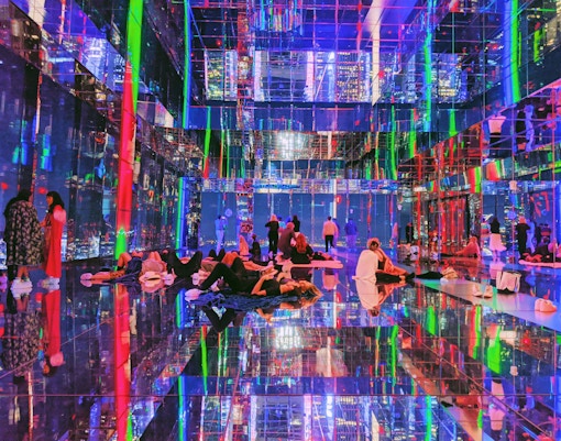 Shape-Shifting Visual - visit SUMMIT One Vanderbilt