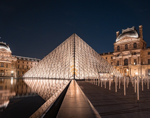 what to see on a seine river cruise - louvre museum