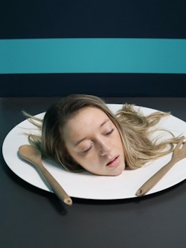 Head on a plate illusion at Museum of Illusions, Madrid.