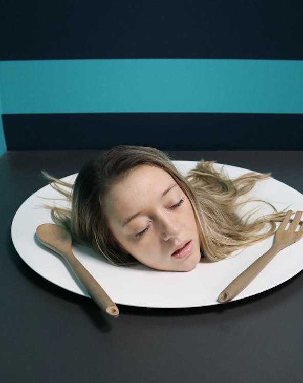 Head on a plate illusion at Museum of Illusions, Madrid.