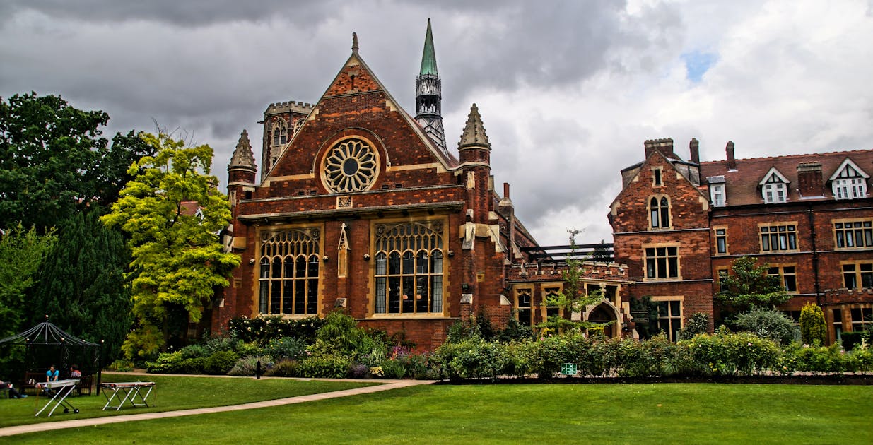 Passeios pelas universidades de Cambridge e Oxford