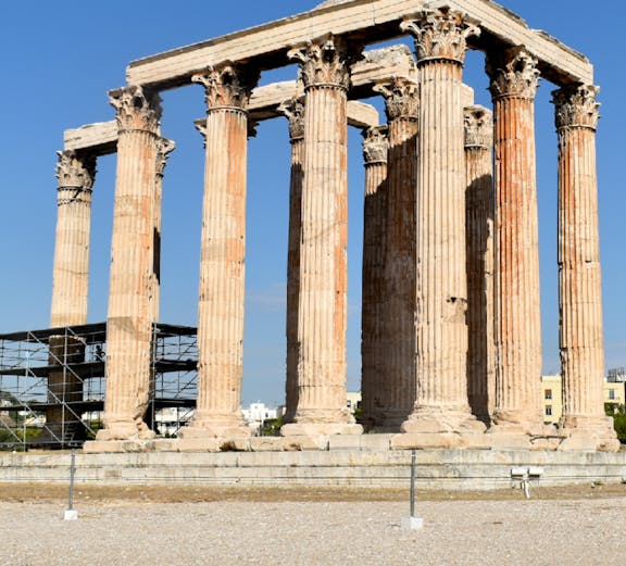 Temple of Zeus columns in Athens, Greece, under clear blue sky.