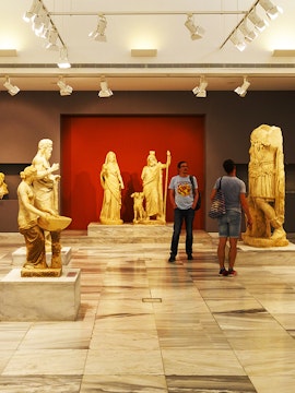 Heraklion Archeological Museum interior with ancient Greek statues on display.