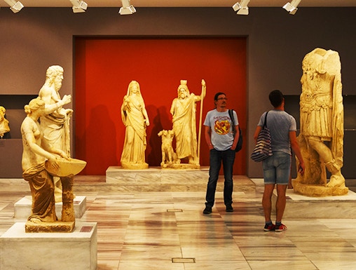 Heraklion Archeological Museum interior with ancient Greek statues on display.