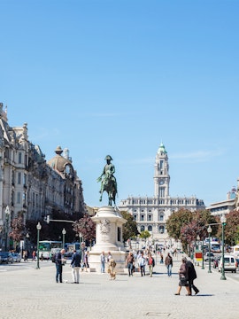 Avenida dos Aliados in Porto with equestrian statue and city hall in the background.
