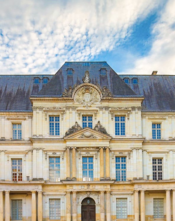 Château Royal de Blois facade with ornate architecture under a blue sky.
