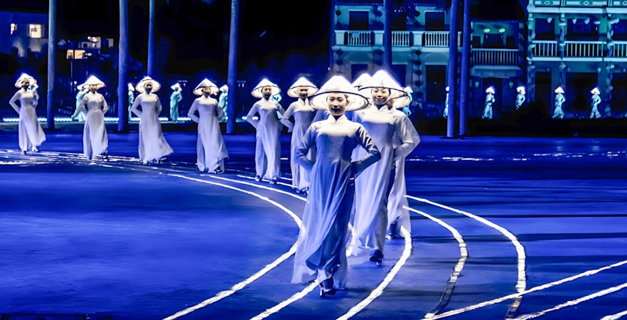Hoi An Memories Land Show with performers in traditional Vietnamese attire on stage.