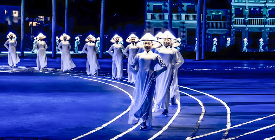 Hoi An Memories Land Show with performers in traditional Vietnamese attire on stage.