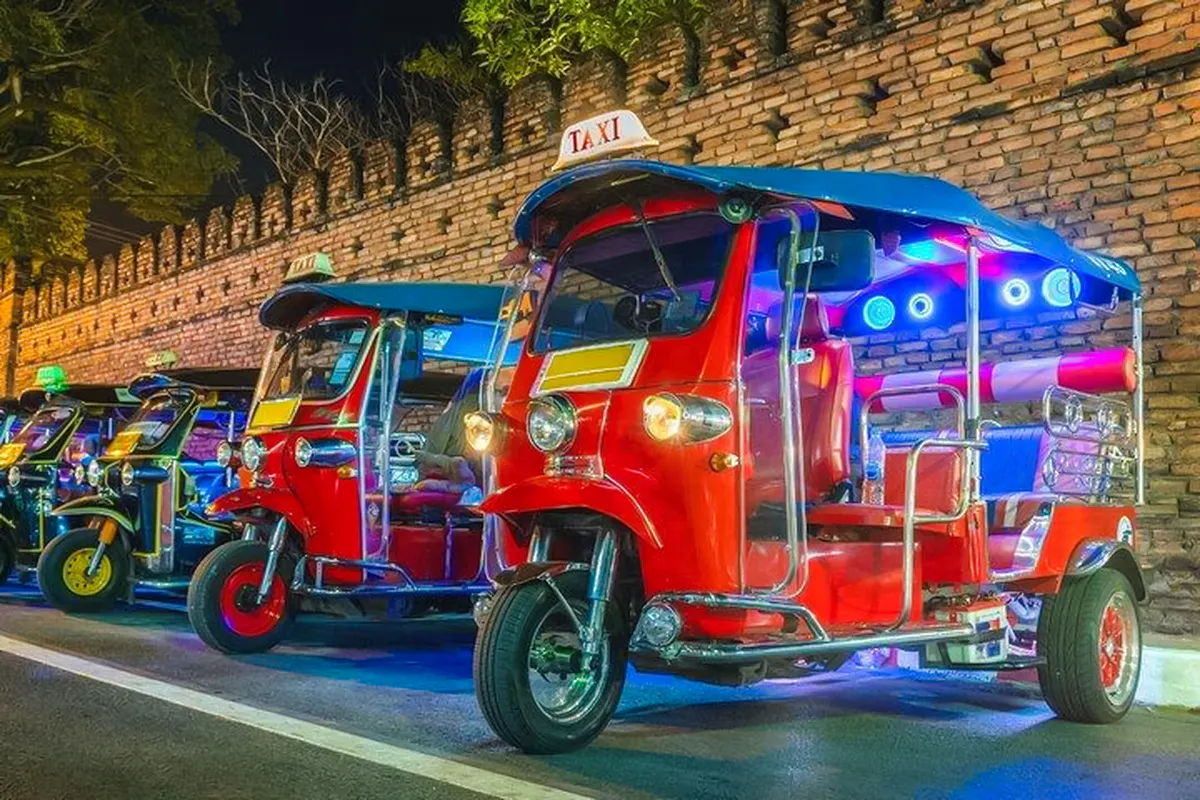 Chiang Mai Night Tuk-Tuk Tour: Temples and Night Market with Street-Food Tasting Image 12