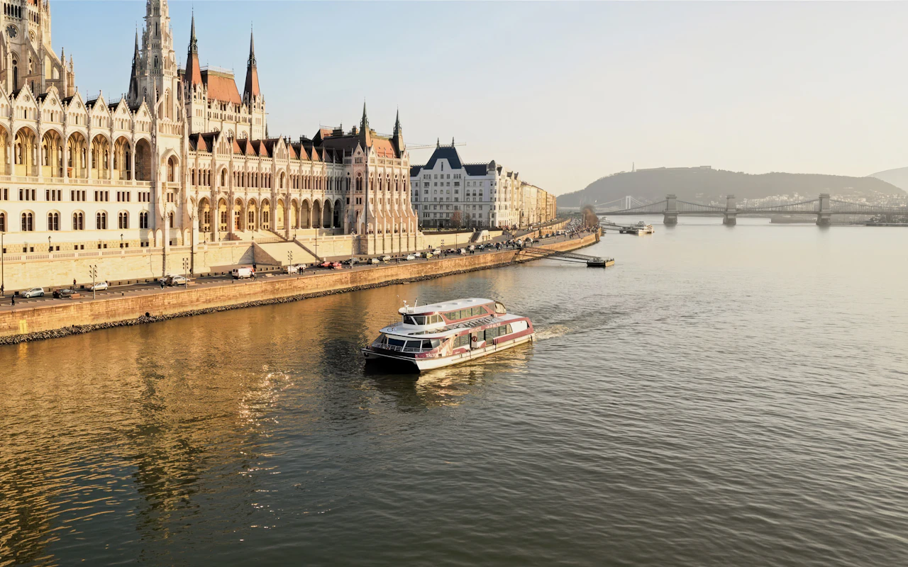 Combo: Crociera turistica sul Danubio + biglietti per le Terme Lukacs — 4