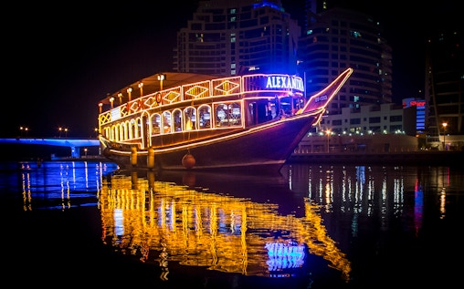 Crociera VIP sul dhow Alexandra con cena e intrattenimento