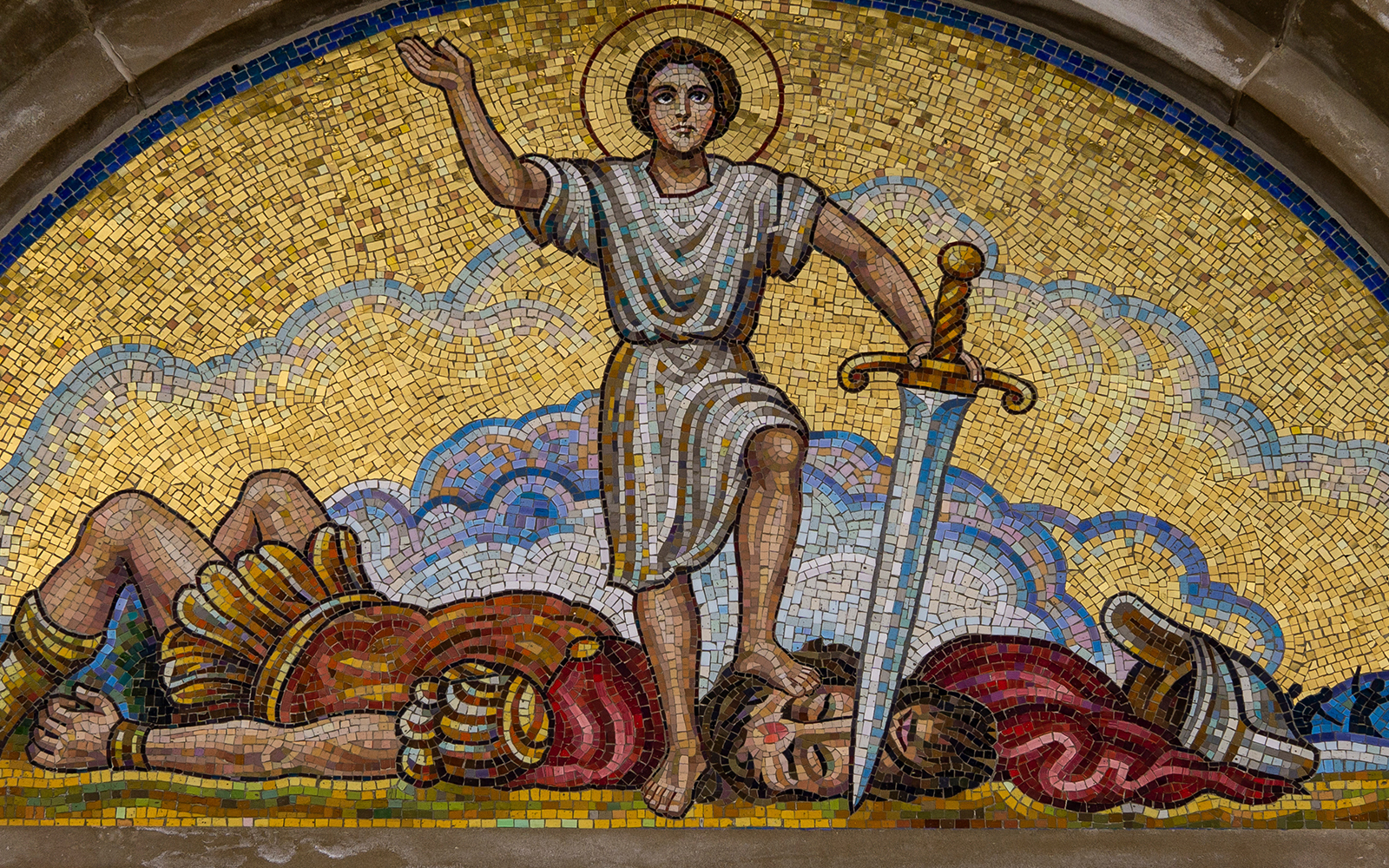 David and Goliath sculpture scene in Florence, Italy, showcasing Renaissance art.