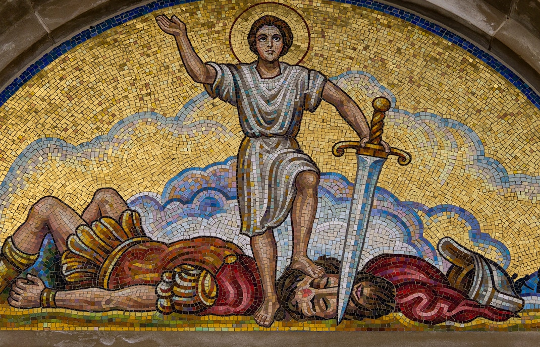 David and Goliath sculpture scene in Florence, Italy, showcasing Renaissance art.