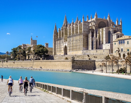 Visite de la cathédrale de Palma à l'occasion d'une excursion en bus Hop-on Hop-off à Palma de Majorque