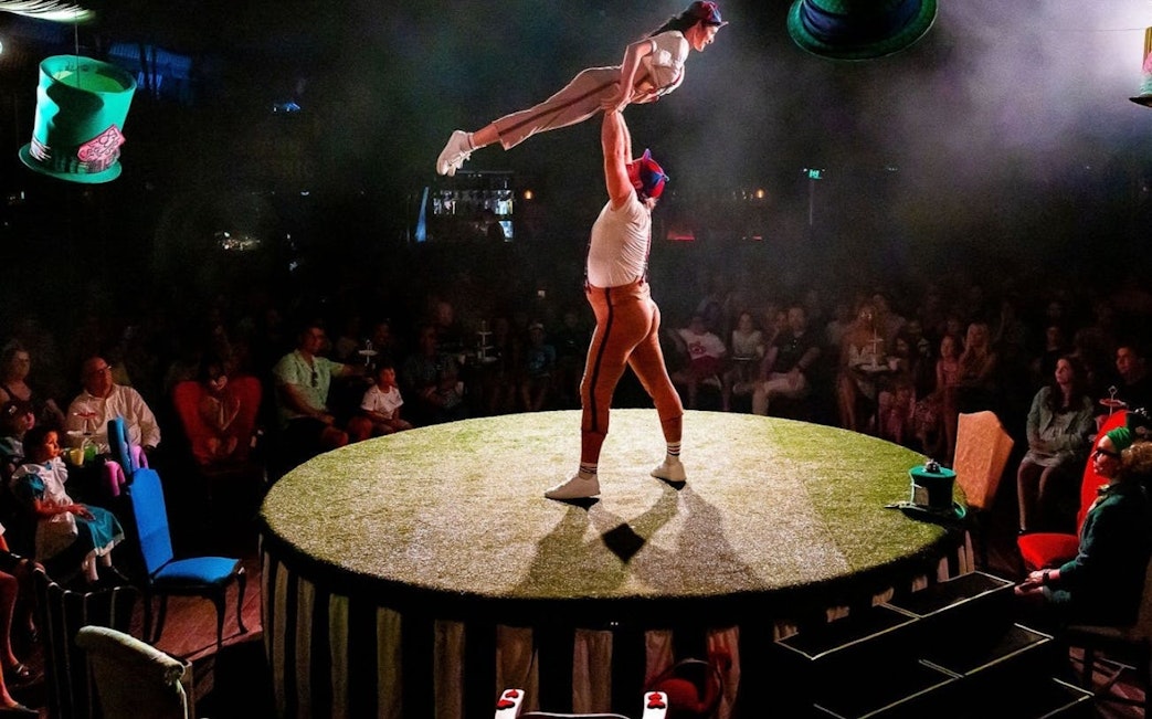 tickets für die immersive zirkus-kabarett-show „mad hatter’s tea party“-2
