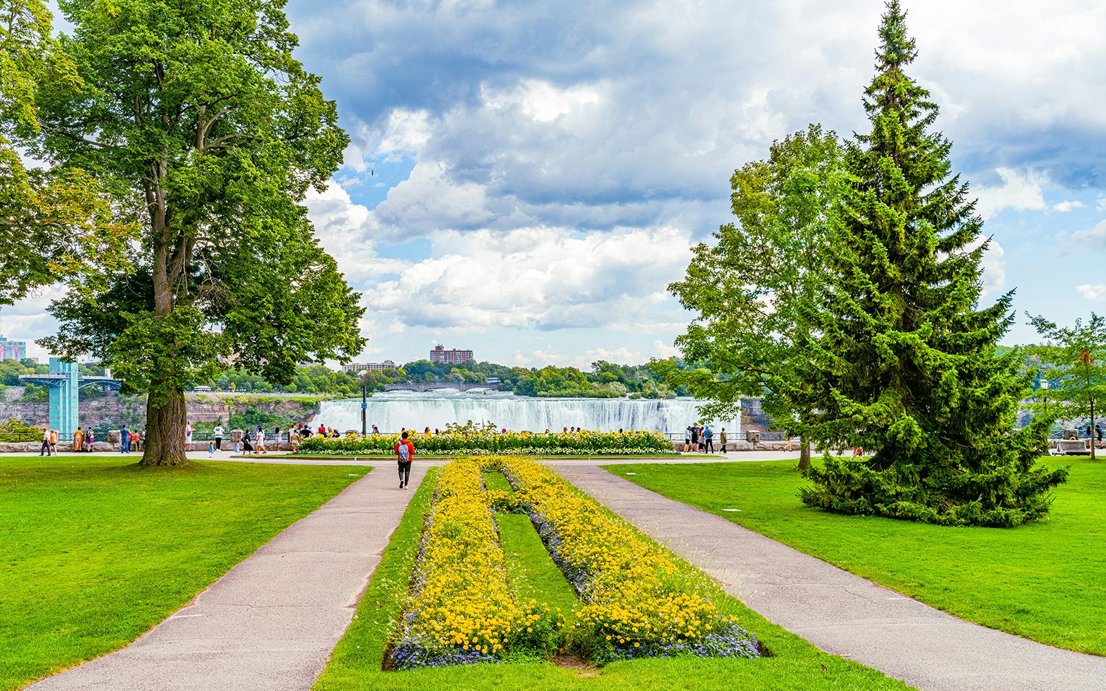 Queen Victoria Park in Niagara Queen Victoria Park, view on Niagara Falls