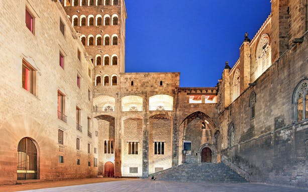 Plaça del Rei in Barcelona during a walking tour.