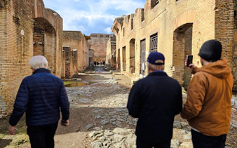 guidet tur i liten gruppe til ostia antica med inngangsbilletter-12