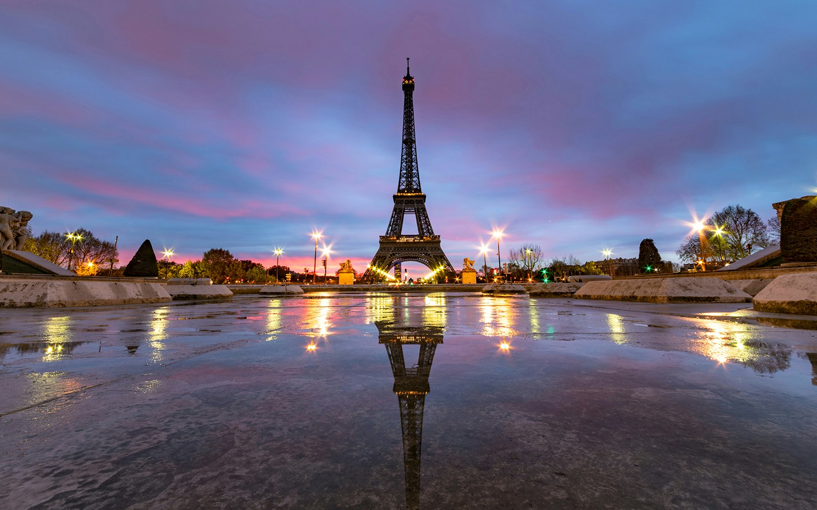Eiffel tower at night