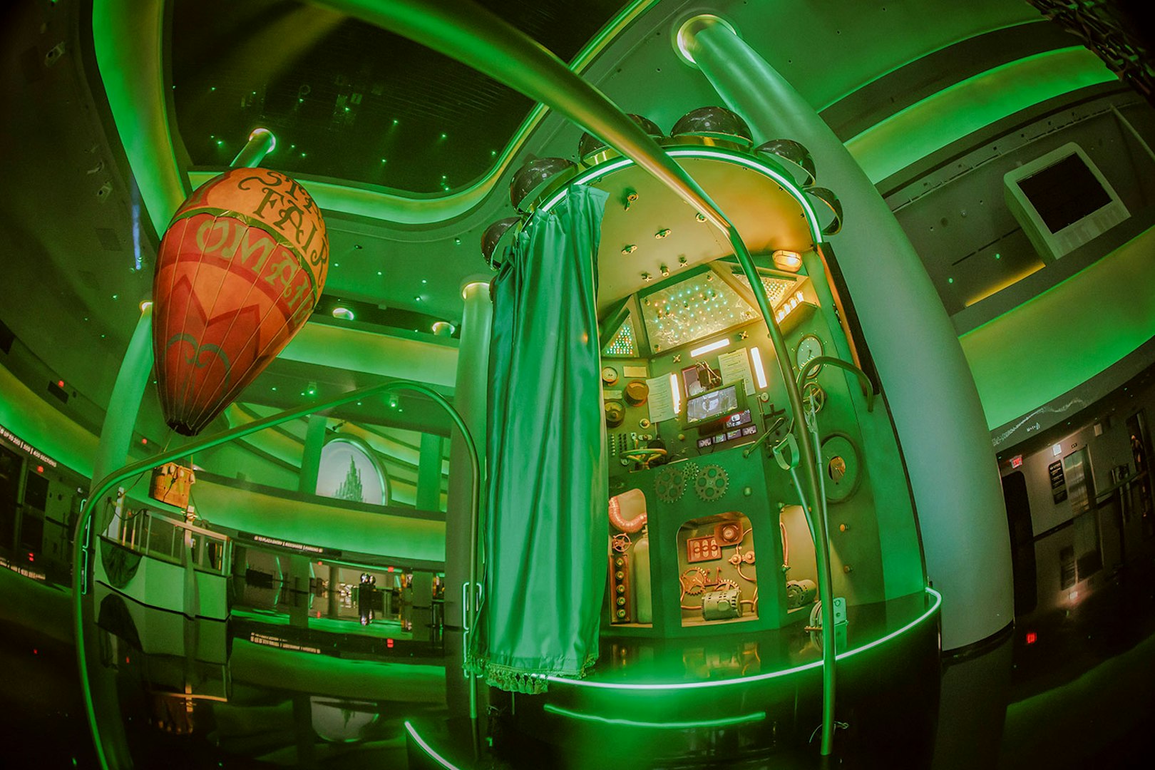 Hot air balloon and control room at Wizard of Oz show, Sphere.