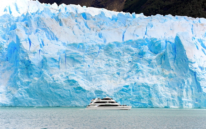 Cruise boat in front of Spegazzini Glacier, Argentina.