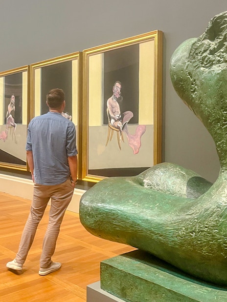 Guest viewing paintings and sculpture on the Tate Britain Discovery Tour.