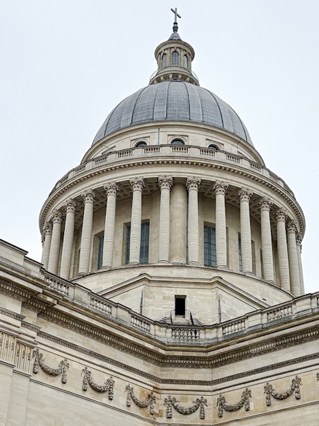 Pantheon dome in Paris during Treasure Hunt tour from Panthéon to Louvre.