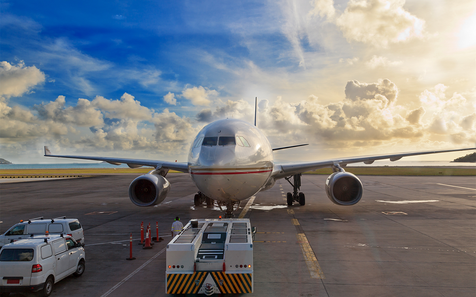 Dubai Airport Transfers - Dubai International Airport (DXB)