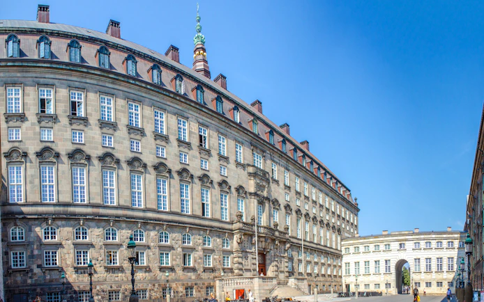 Amalienborg Palace Museum Skip-the-Line Private Tour