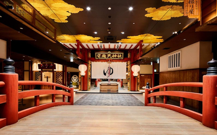 Solaniwa Onsen entrance with red bridge and traditional Japanese decor.